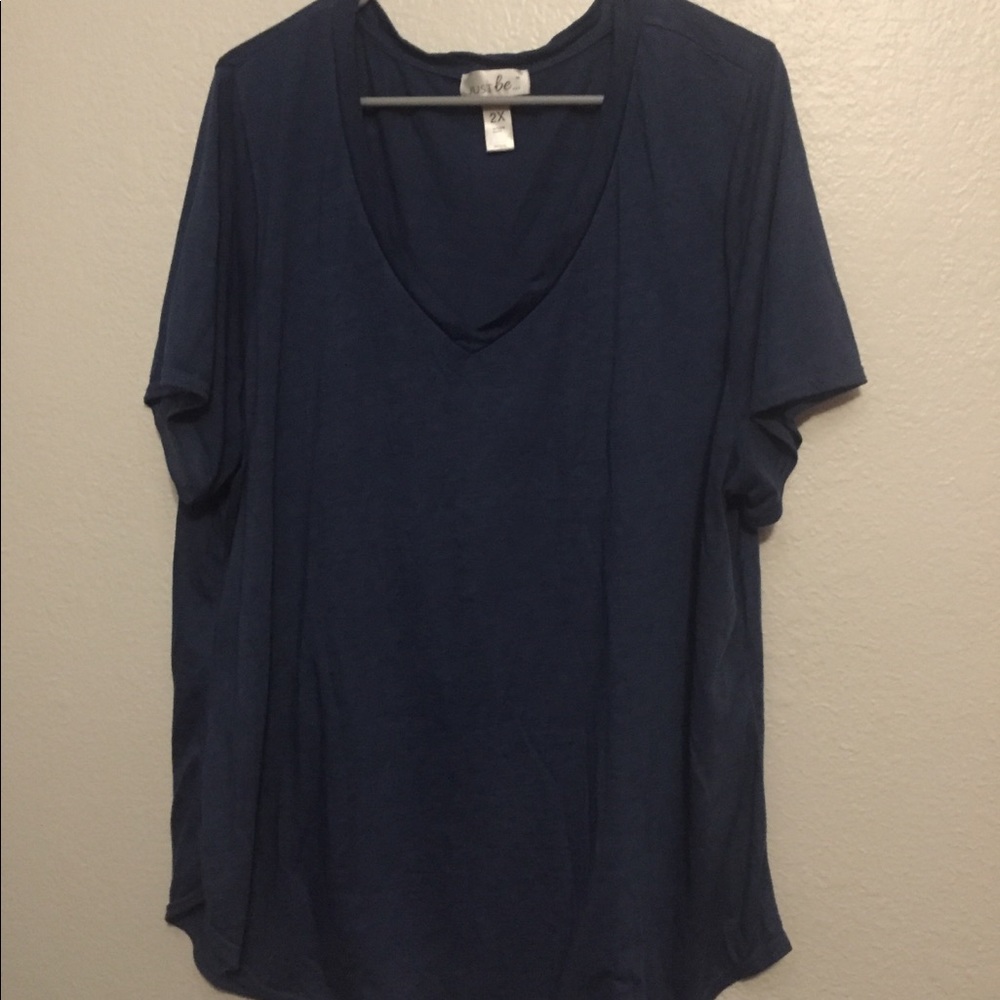 Loose fitting v-neck tee